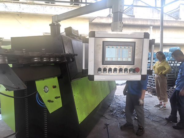 12A彎箍機(jī) 出廠調(diào)試600.jpg 12A彎箍機(jī) 出廠調(diào)試600.jpg